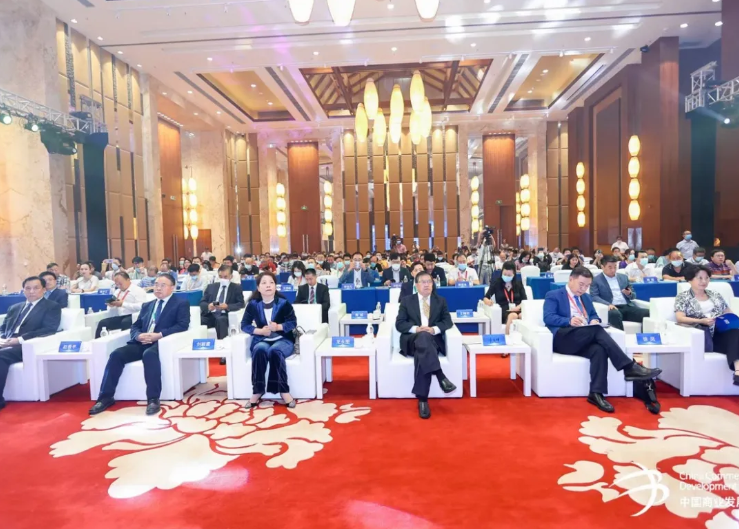 第六届中国商业发展论坛”惊艳亮相首届中国国际消费品博览会