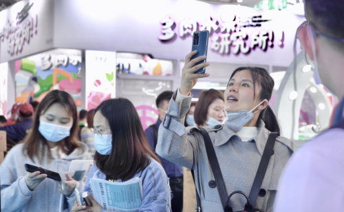 中食展｜4500+展位中，COFE+咖啡机器人“贼拉”吸睛