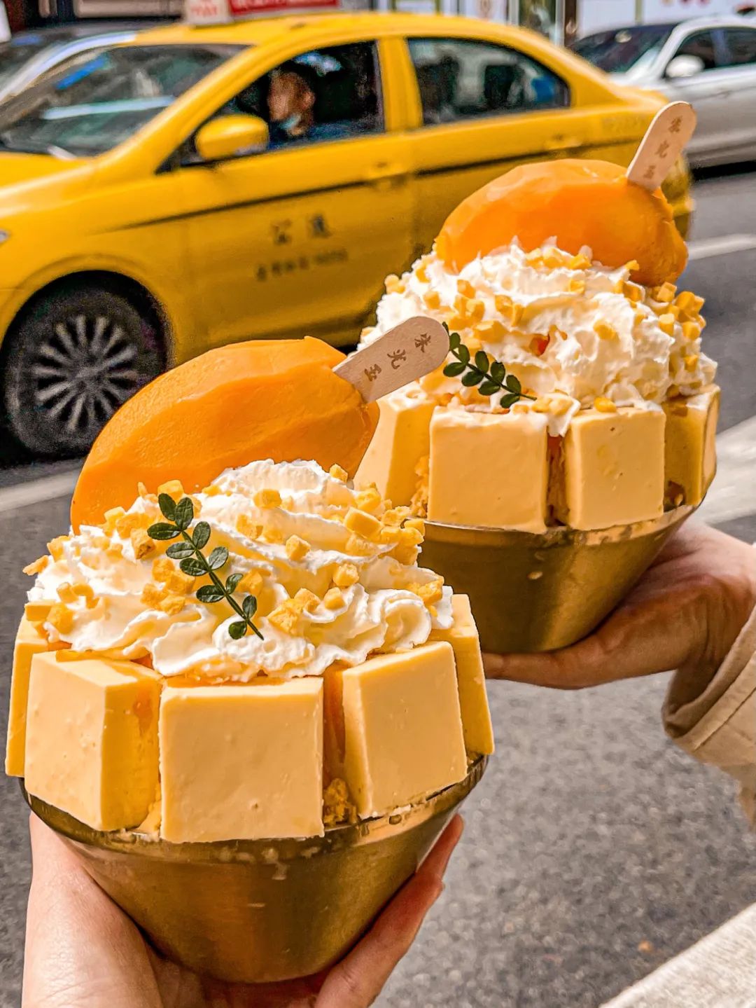 火锅排队王，都在“卷”甜品