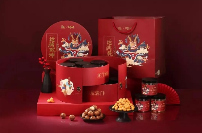 “国潮”元素融进菜品、传统文化融入食品饮料、中式糕点成为新宠……“国潮”成为消费热点